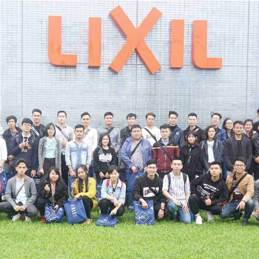 Students from the Architecture Faculty of Hue Science College paid a field trip to INAX factory