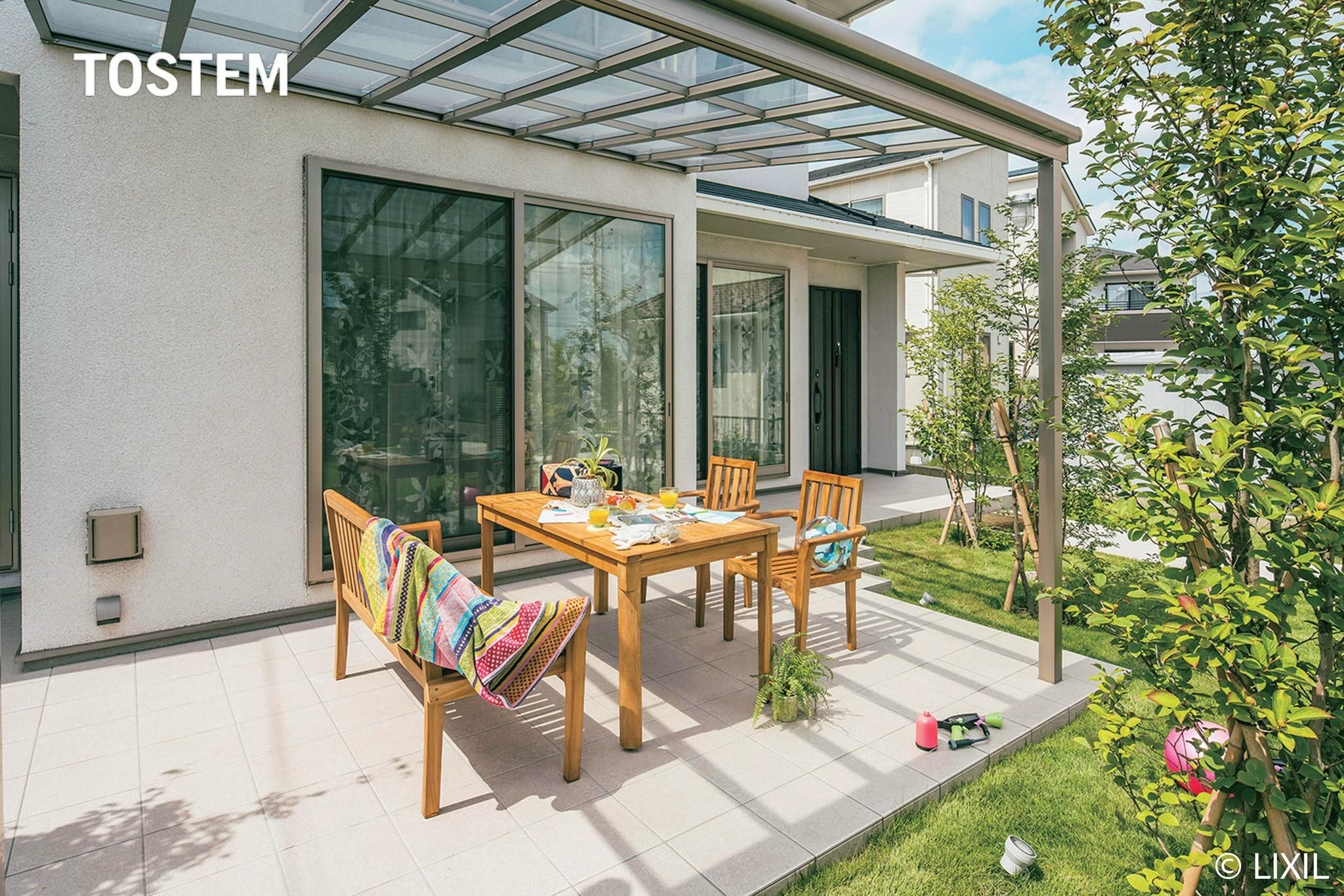 Thiết kế trượt ngang của TOSTEM tiết kiệm diện tích - giải pháp lý tưởng cho mọi công trình. 