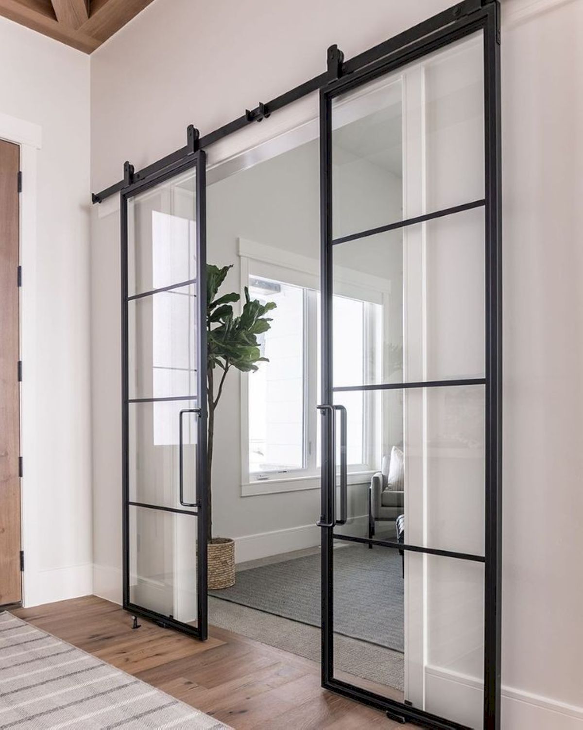 Thiết kế cửa đi mở trượt 2 cánh 1 ray tinh giản, hiện đại