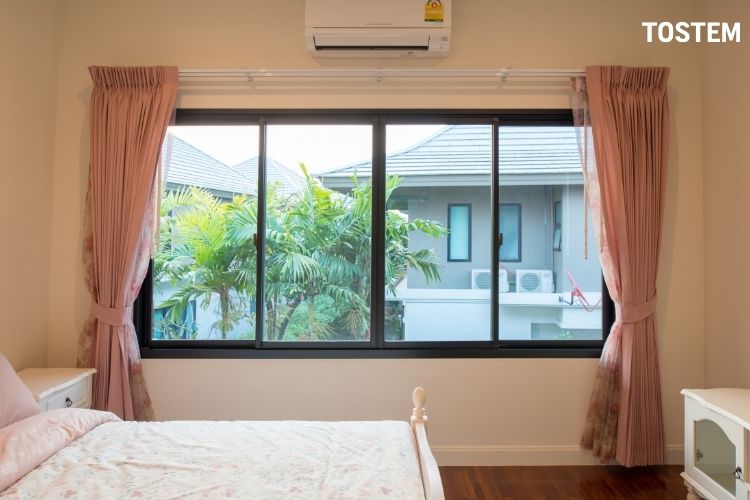 Kích thước cửa sổ phòng ngủ 4 cánh nhôm kính lớn