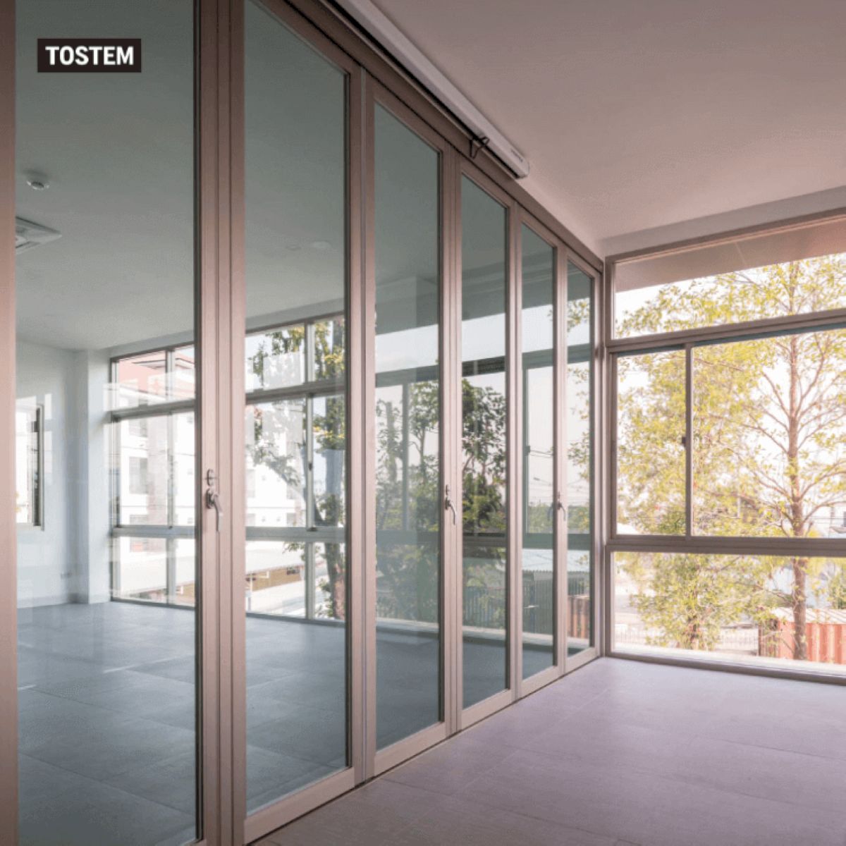Cửa xếp trượt 6 cánh TOSTEM - Giải pháp hoàn hảo cho không gian sống hiện đại