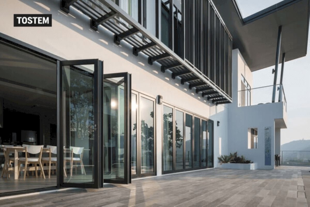 Mẫu cửa nhôm kính 6 cánh TOSTEM mở về một phía
