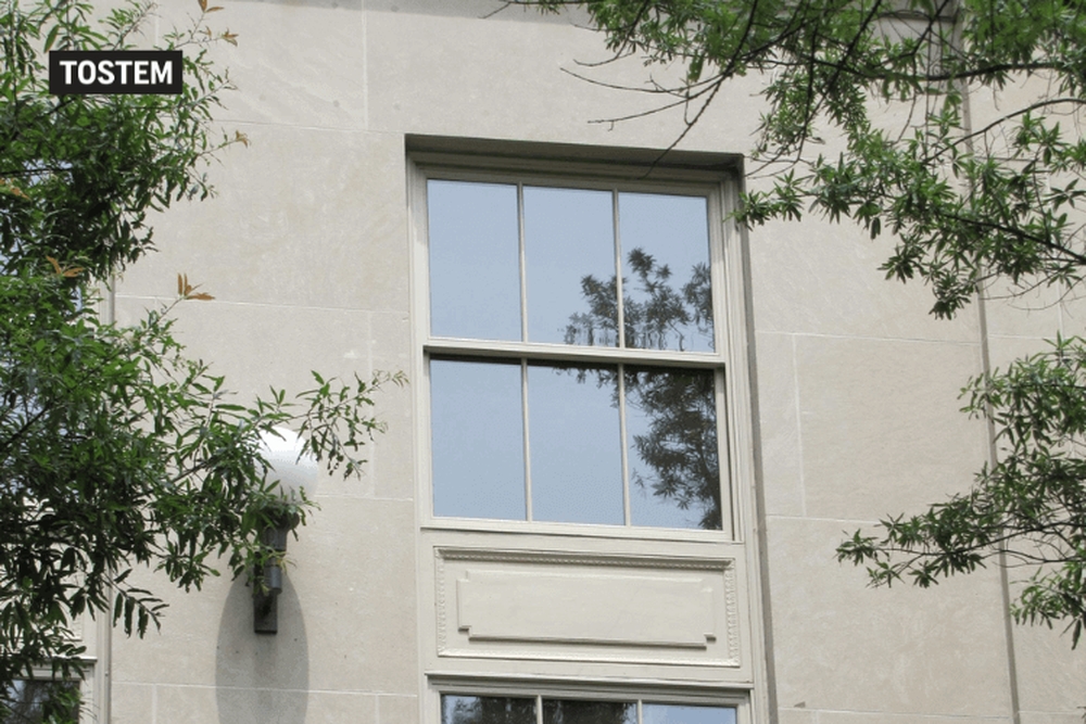 Mẫu cửa sổ trượt dọc TOSTEM dành cho chung cư