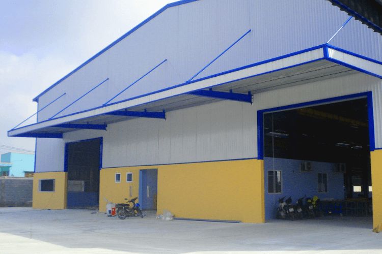 Mái canopy tôn có chi phí thấp và thường được ứng dụng cho nhà xưởng