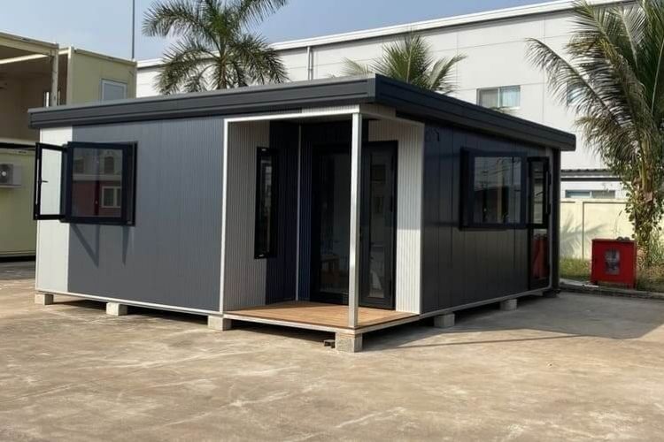 Không gian hiên nhà được tận dụng làm nơi thư giãn