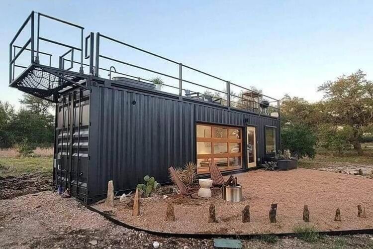 Mẫu nhà container đơn giản với gam màu hồng nữ tính