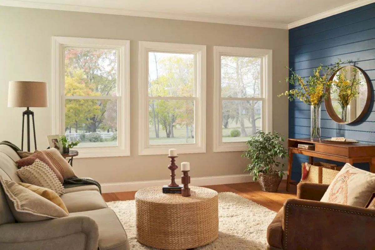 Bạn có thể chọn thiết kế nhiều kính, cánh cố định kết hợp mở quay/hất trong các không gian cần nhiều ánh sáng