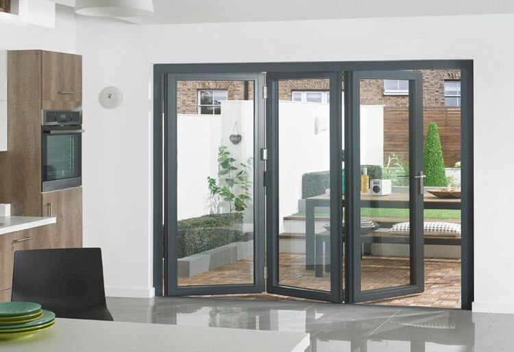 Cửa nhôm kính cường lực xếp trượt 3 cánh đơn giản