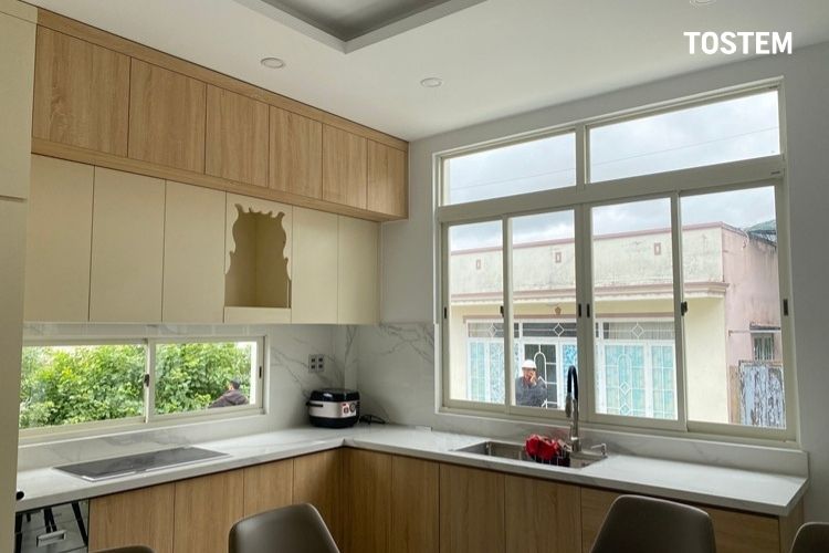Cửa sổ 4 cánh nhôm kính đẹp, cao cấp cho phòng bếp