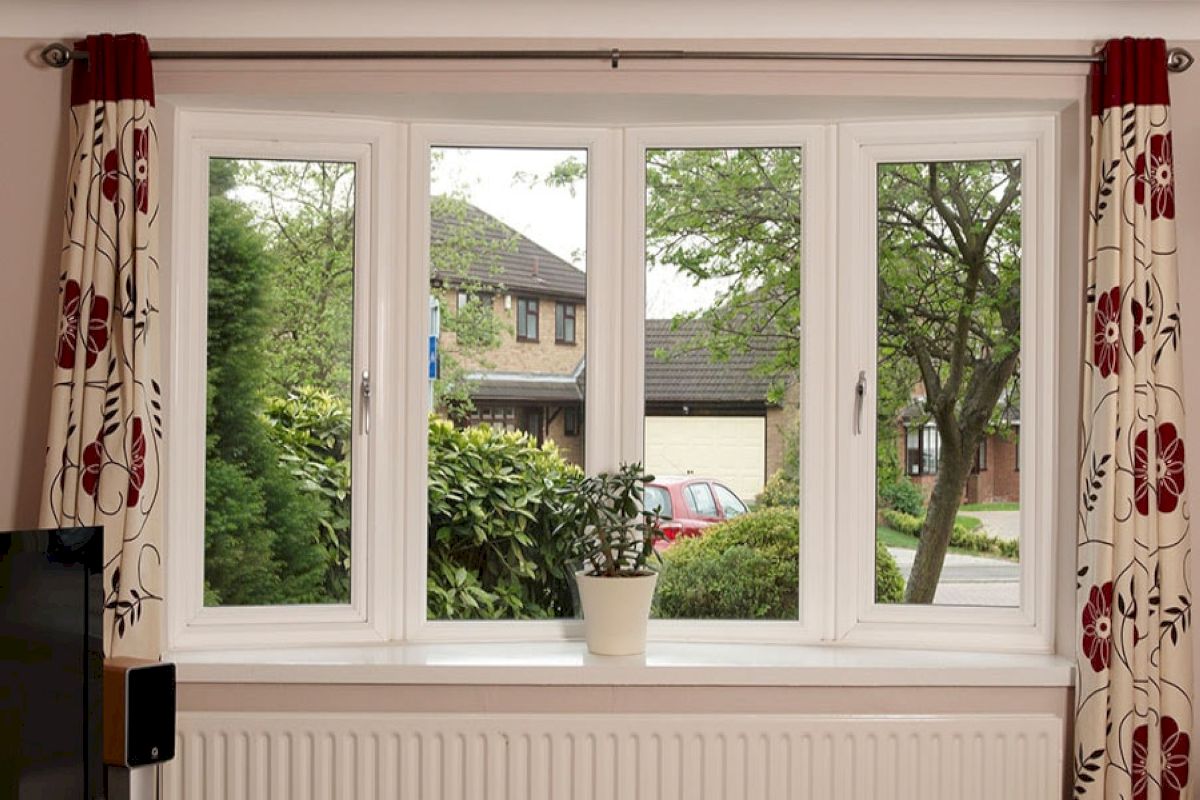 Cửa sổ nhôm kính mở quay giúp tận dụng ánh sáng và gió tự nhiên