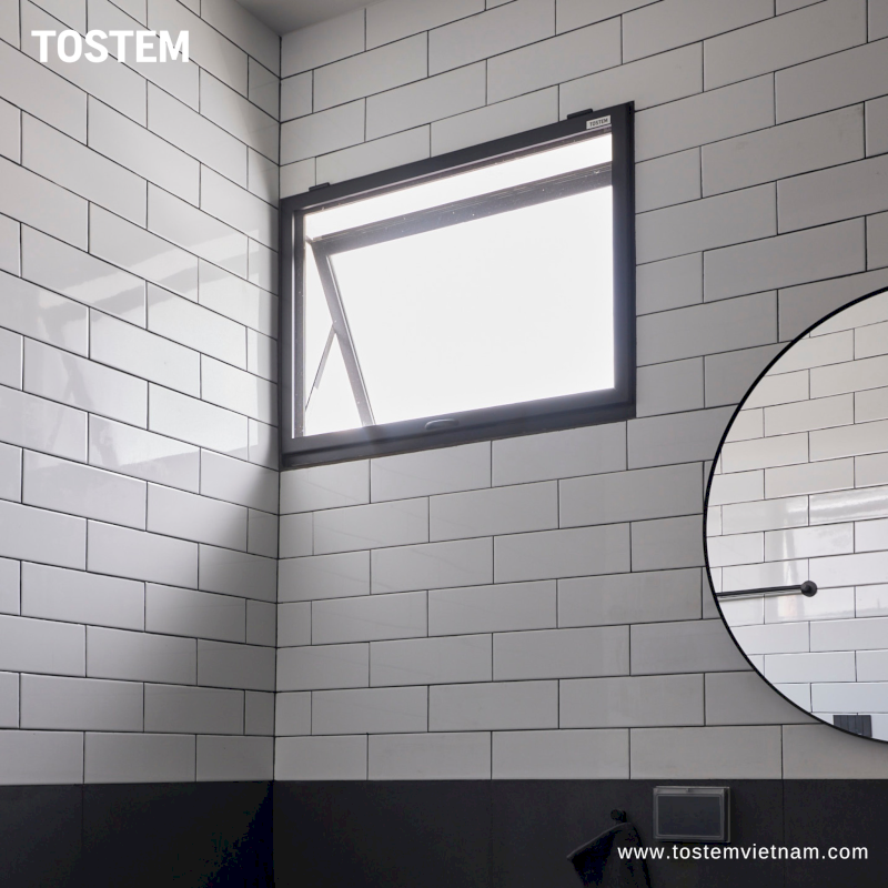 Cửa hất kính 2 lớp của TOSTEM gọn gàng cho phòng tắm