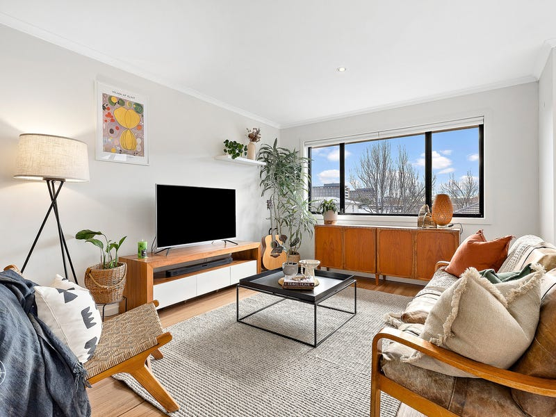 cửa sổ lùa nhôm 3 cánh 3 ray bắt trọn tầm nhìn sân vườn