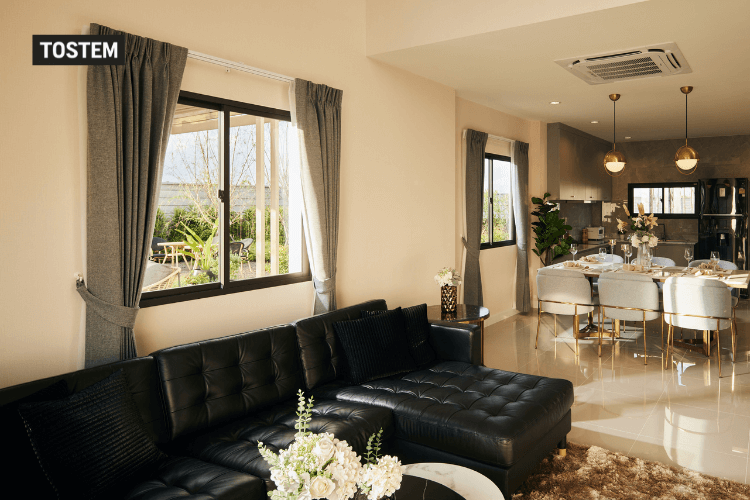 Mẫu cửa sổ TOSTEM lùa 2 cánh thiết kế cho căn hộ cao cấp