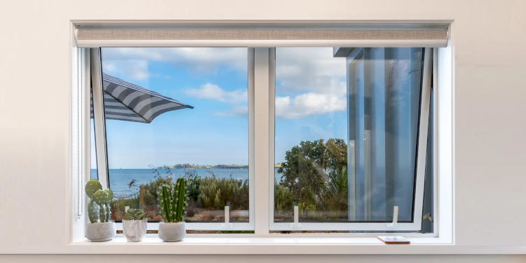 Mẫu thiết kế cửa sổ 2 cánh mở hất hiện đại, dễ sử dụng