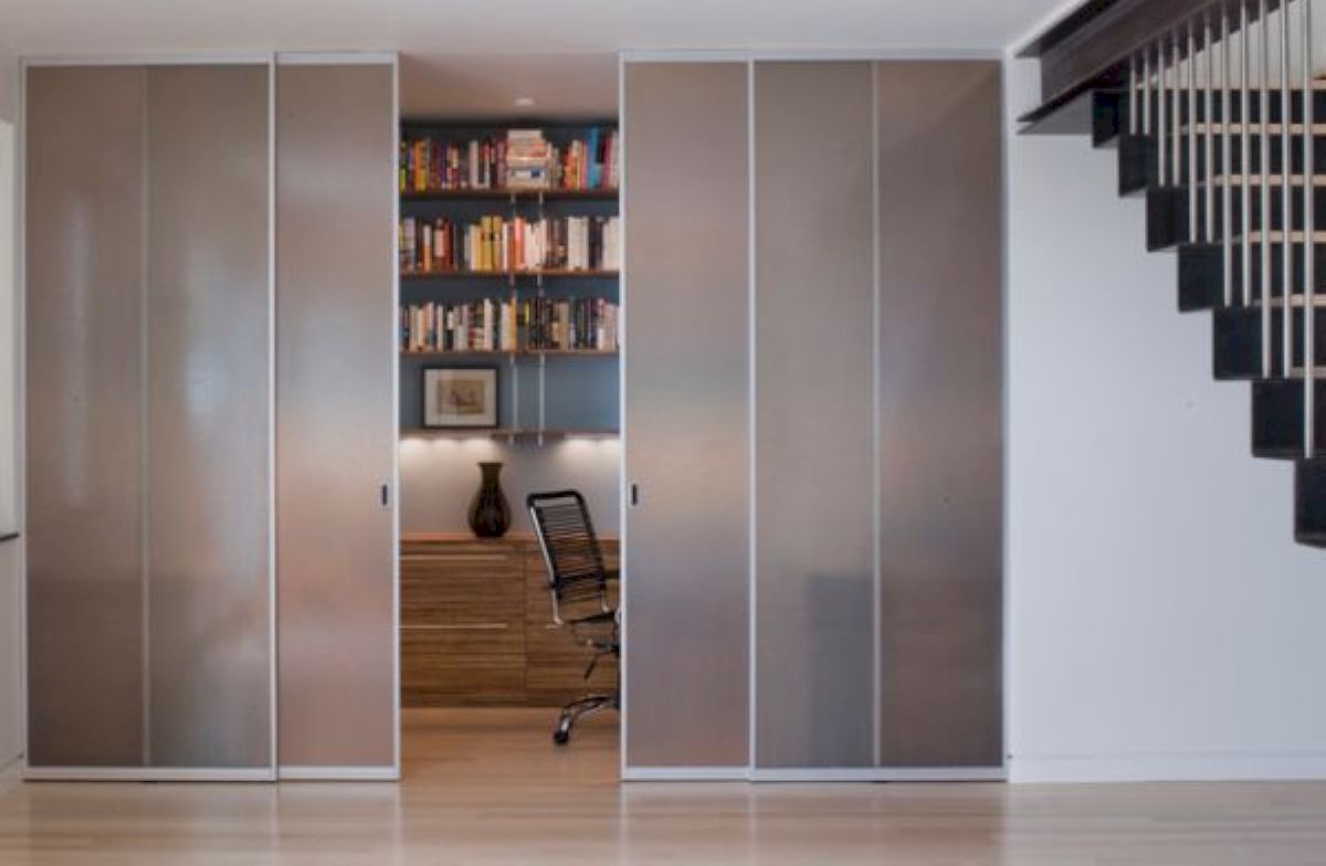 Thiết kế kính mờ mở trượt cho phòng đọc sách thêm sang trọng