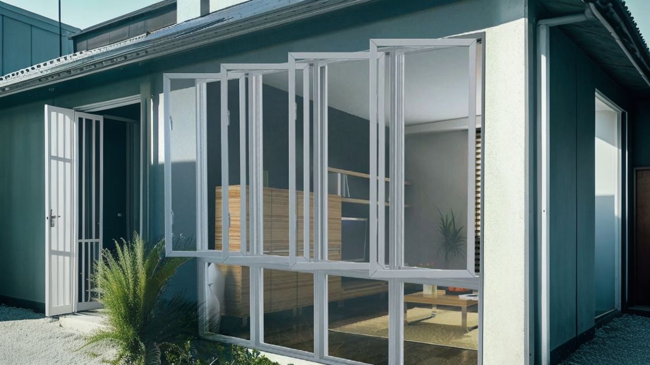 Cửa sổ mở quay ra ngoài phù hợp để lắp đặt ở khu vực tầng thấp