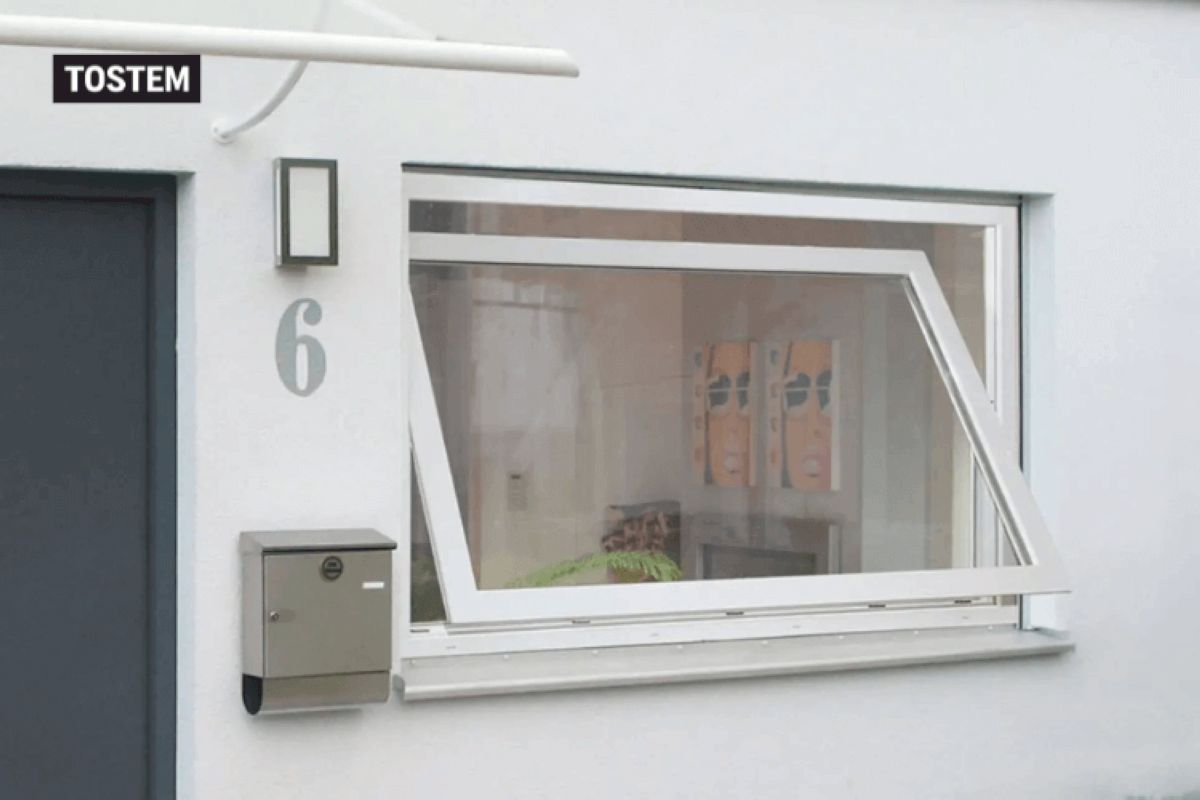 Cửa sổ lật giúp thoáng khí và tránh được ướt nước mưa