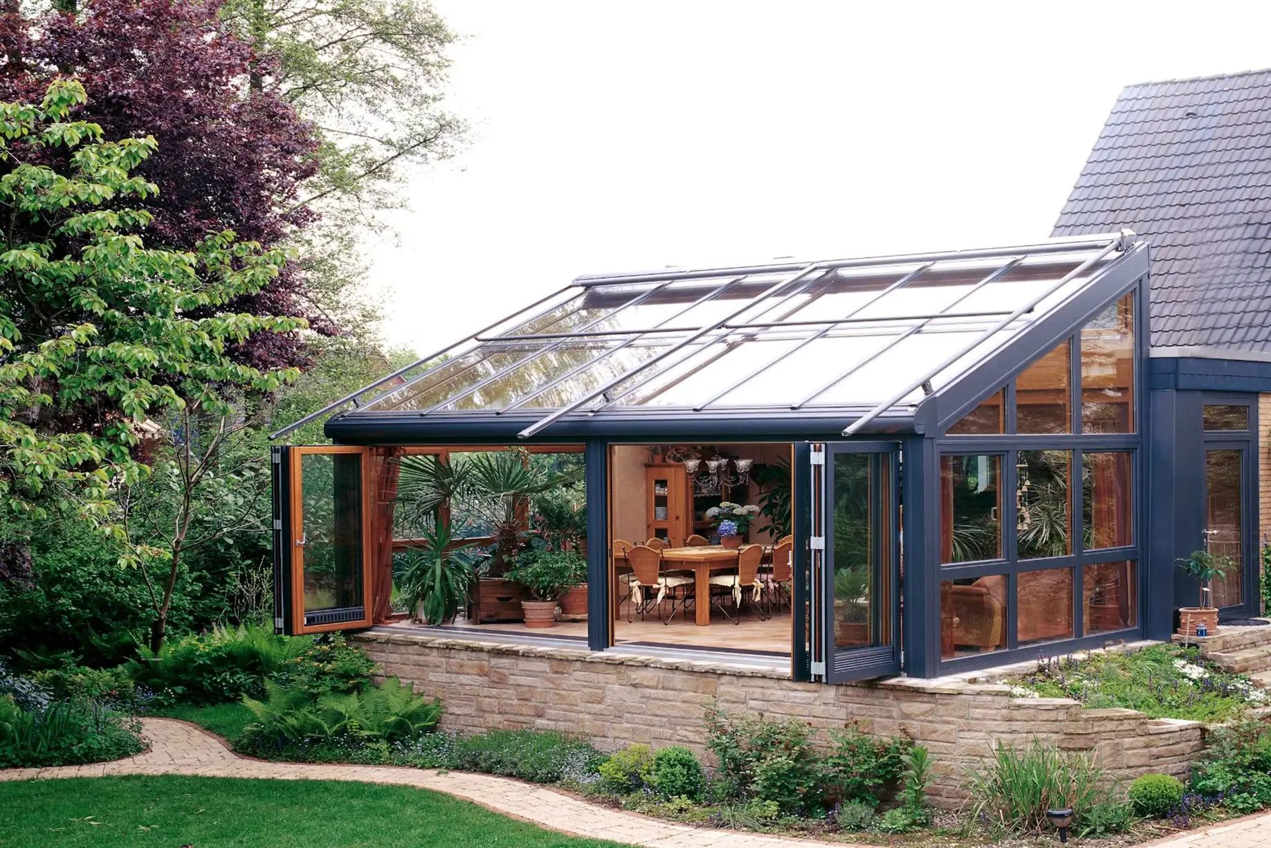 Nên ưu tiên hợp tác với thương hiệu uy tín cho công trình nhà nhôm kính