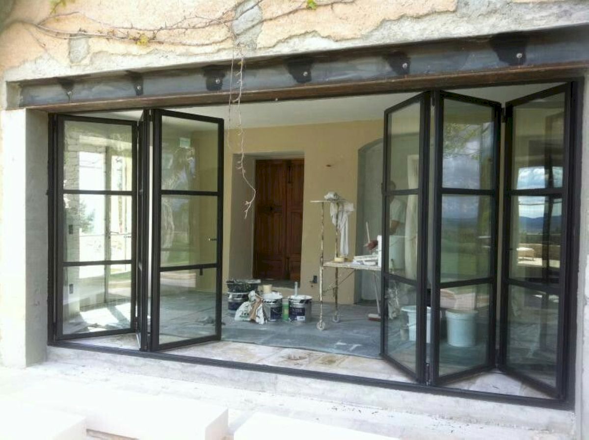 Thiết kế 6 cánh trượt quay sở hữu hệ ray trượt êm ái, mang lại trải nghiệm sử dụng thoải mái