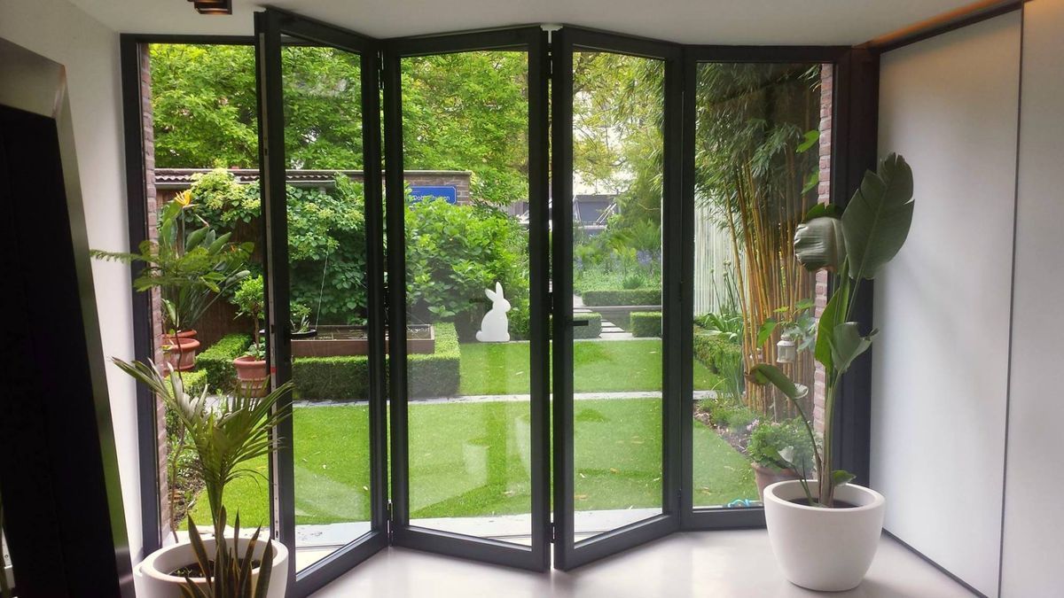 TOSTEM là thương hiệu sản xuất các mẫu cửa nhôm mở trượt quay bền bỉ, chất lượng cao hàng đầu Nhật Bản