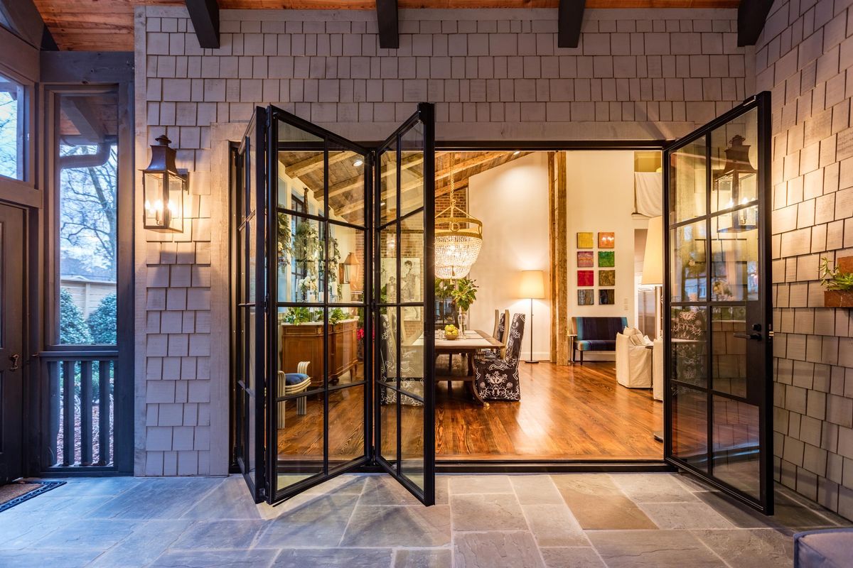 Cửa nhôm mở trượt quay có tính thẩm mỹ và khả năng tối ưu hóa không gian cao