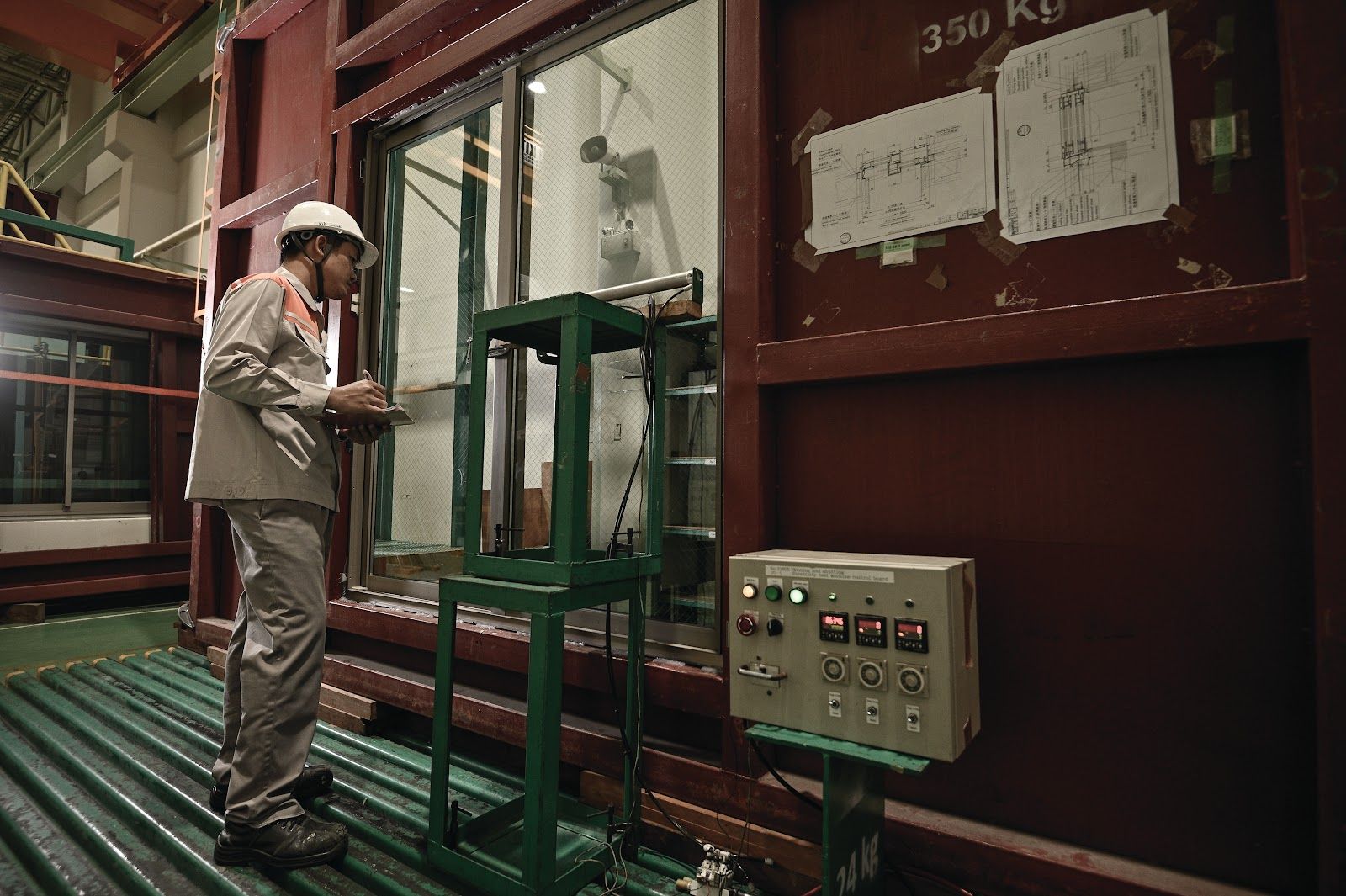 Sản phẩm từ TOSTEM được sản xuất với quy trình kiểm định chất lượng nghiêm ngặt.