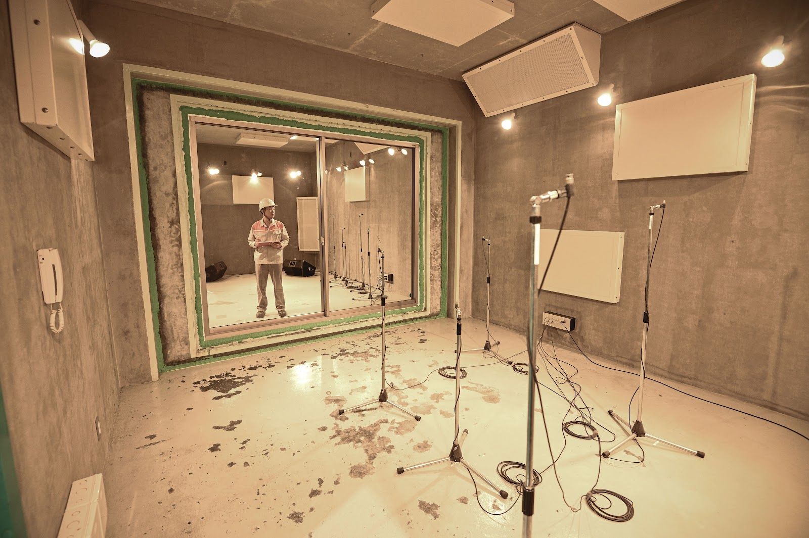 Các sản phẩm của TOSTEM đều được kiểm nghiệm qua các bài kiểm tra khắt khe 