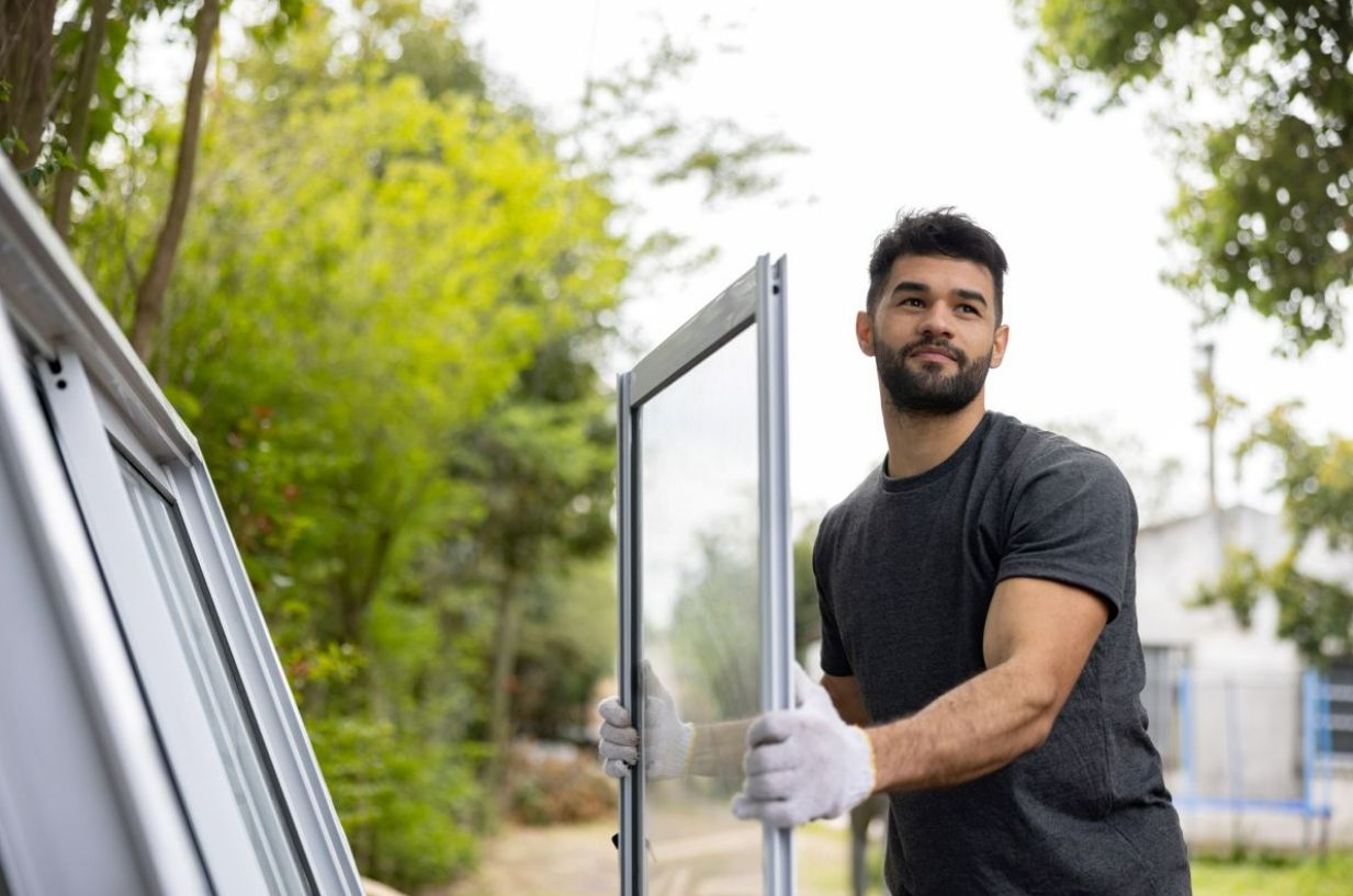 Thực hiện đúng quy trình trong cách tháo cửa nhôm kính sao cho hiệu quả và an toàn nhất