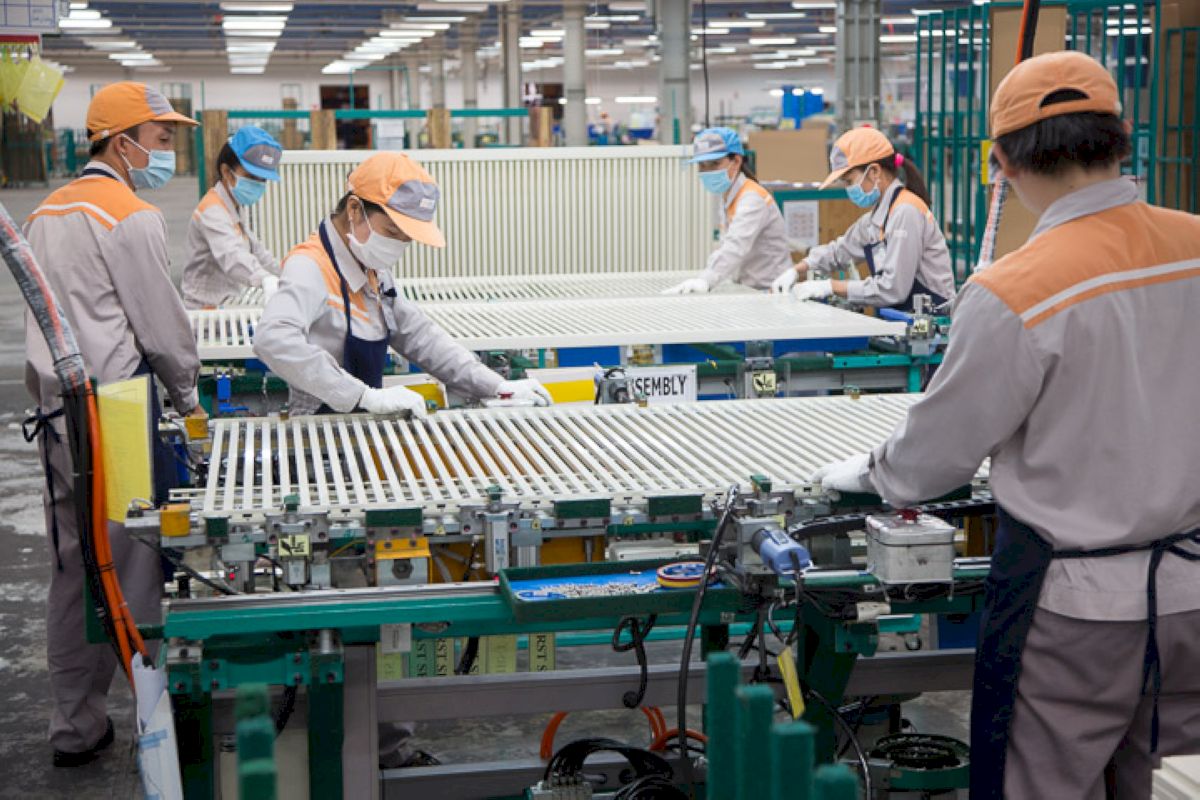 Từng chi tiết nhỏ được hoàn thiện tại nhà máy của thương hiệu cửa nhôm cao cấp TOSTEM. 