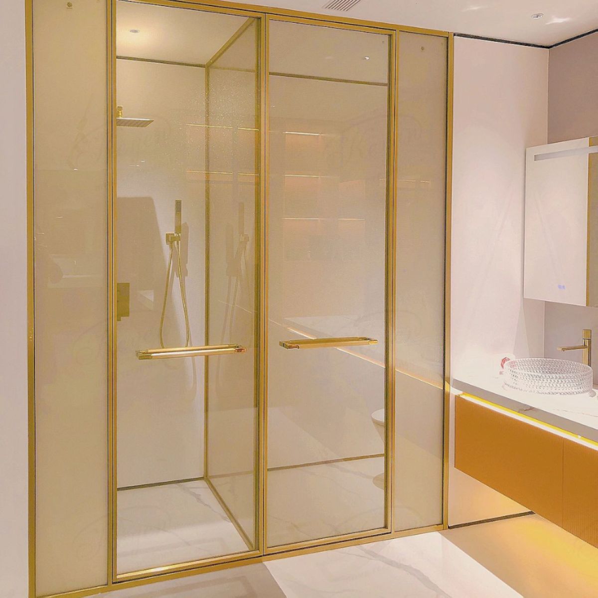 Cửa nhôm kính mở quay khung nhôm vàng gold cao cấp