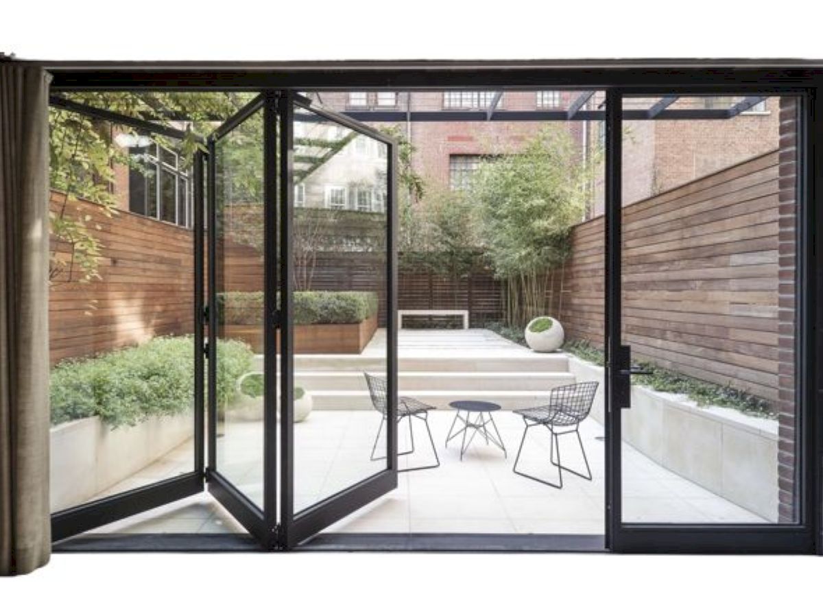 Cửa nhôm mở trượt quay 4 cánh giúp điều chỉnh mức độ mở đóng theo nhu cầu