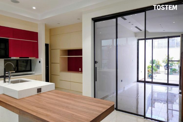Mẫu cửa thông phòng IN16 khung nhôm thanh mảnh, hợp phong thủy