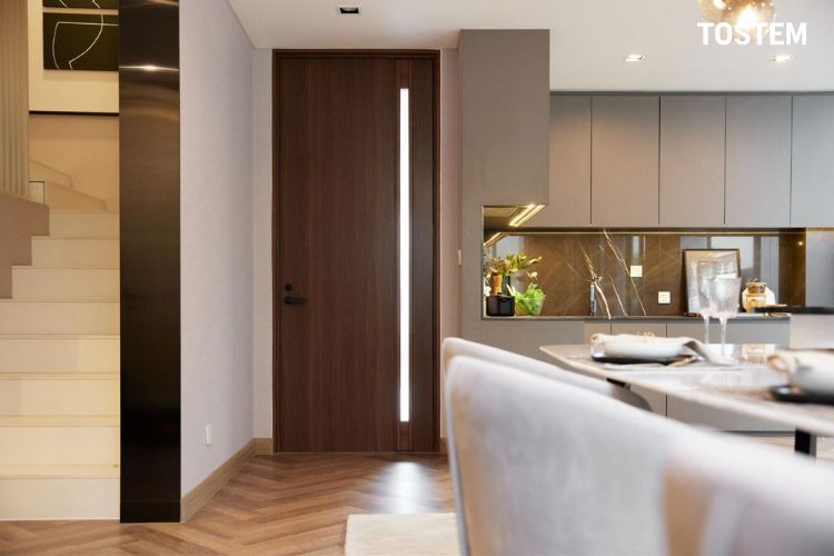 Kích thước cửa chính TOSTEM là 718 x 2300mm thu hút tài lộc, may mắn cho gia chủ