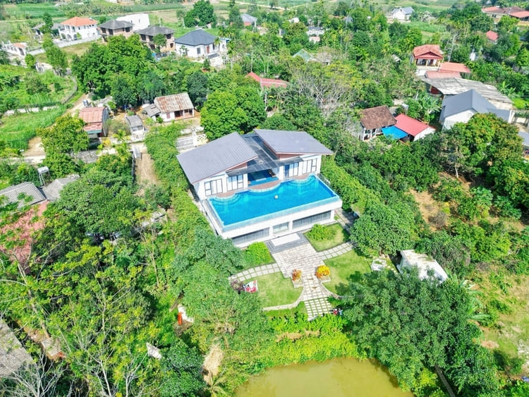 Biệt thự từ 250–350m² có sân vườn rộng, thiết kế cân đối, tiện nghi cho đại gia đình