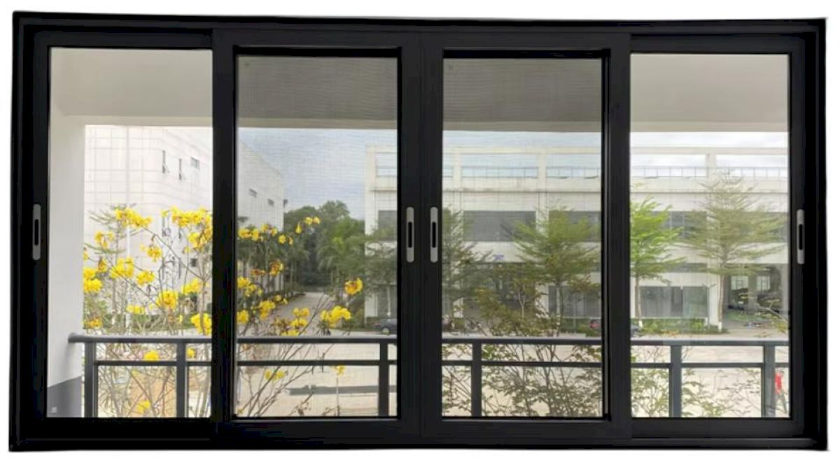 Cận cảnh mẫu cửa sổ nhôm lùa 4 cánh màu đen cực thu hút