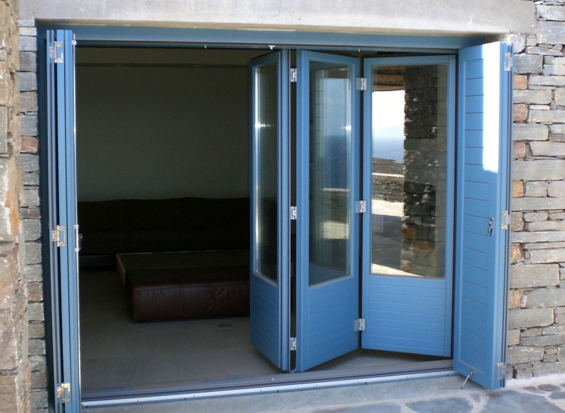 Cửa nhôm kính mặt tiền xếp trượt 4 cánh khung nhôm xanh dương