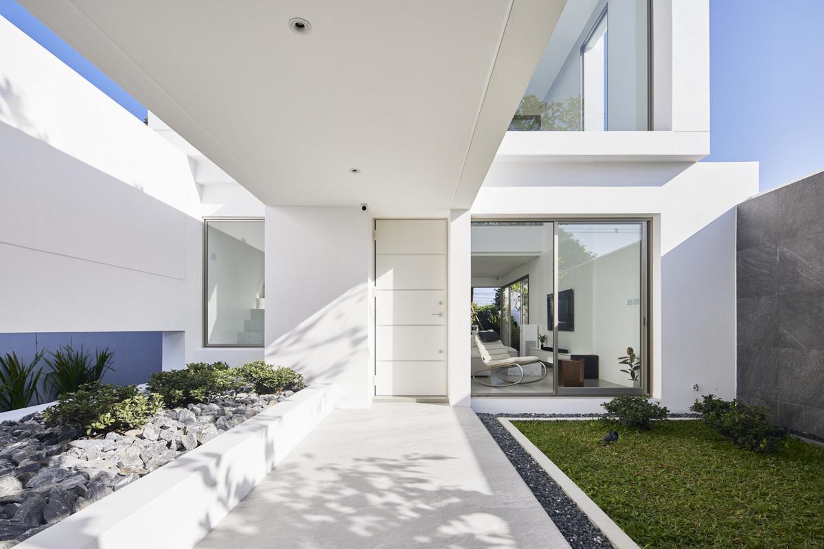 Cửa nhôm TOSTEM sở hữu thiết kế viền mảnh tinh tế