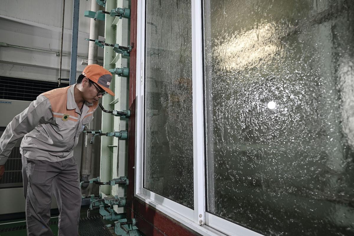 Cửa trượt TOSTEM đạt chuẩn kín nước nghiêm ngặt.