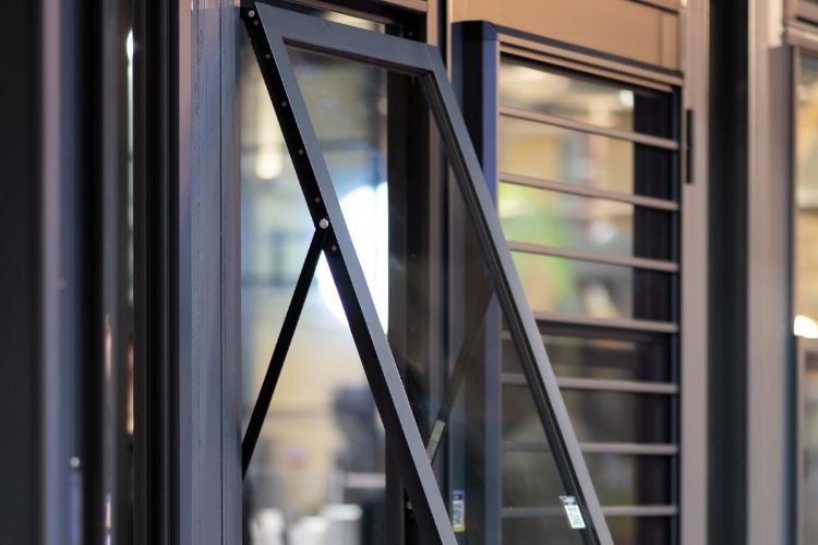 Đố cửa tăng cường cứng cáp, đảm bảo kết cấu bền bỉ theo thời gian