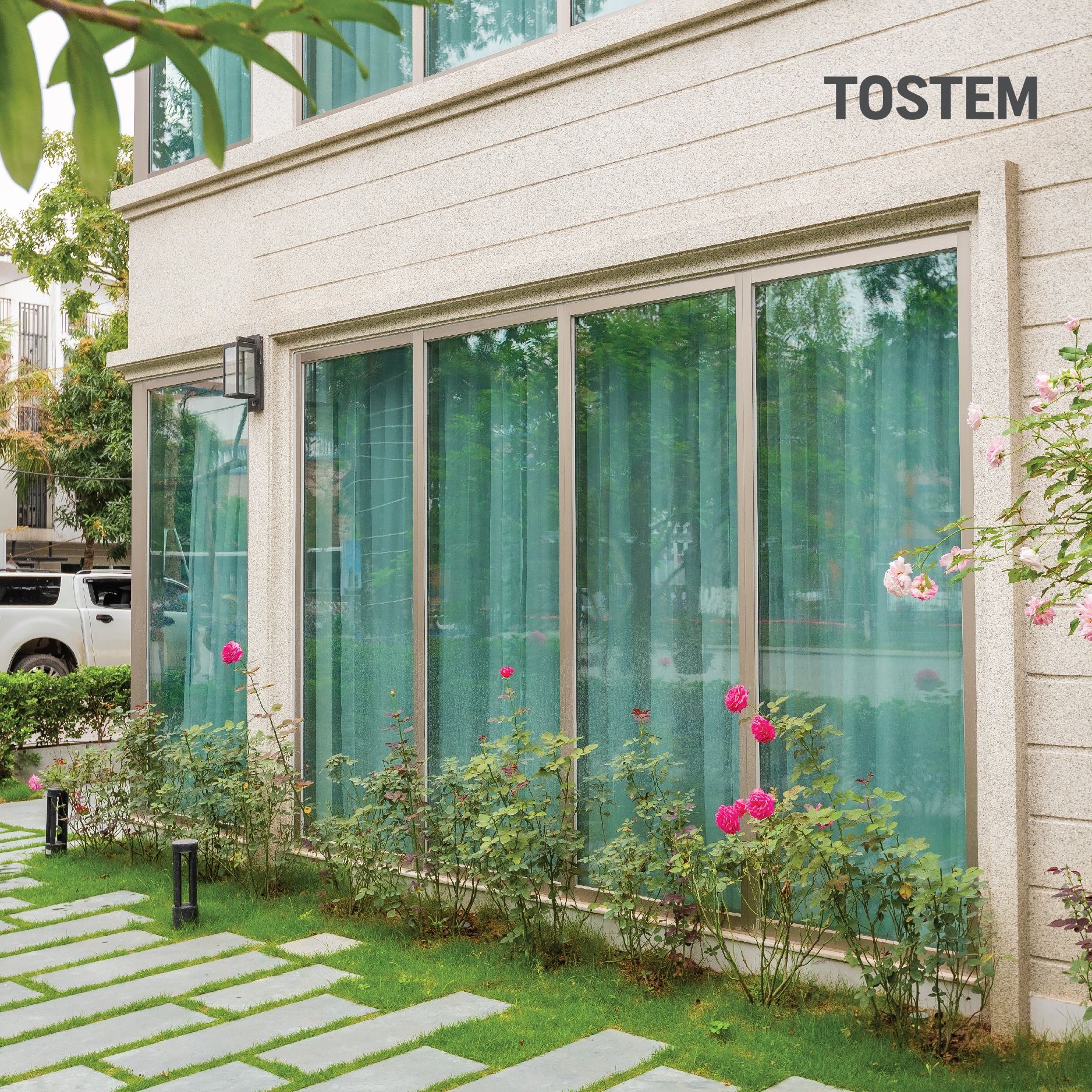 Gia chủ nên cân nhắc kỹ về chất lượng kính để đảm bảo độ an toàn và cách âm tốt