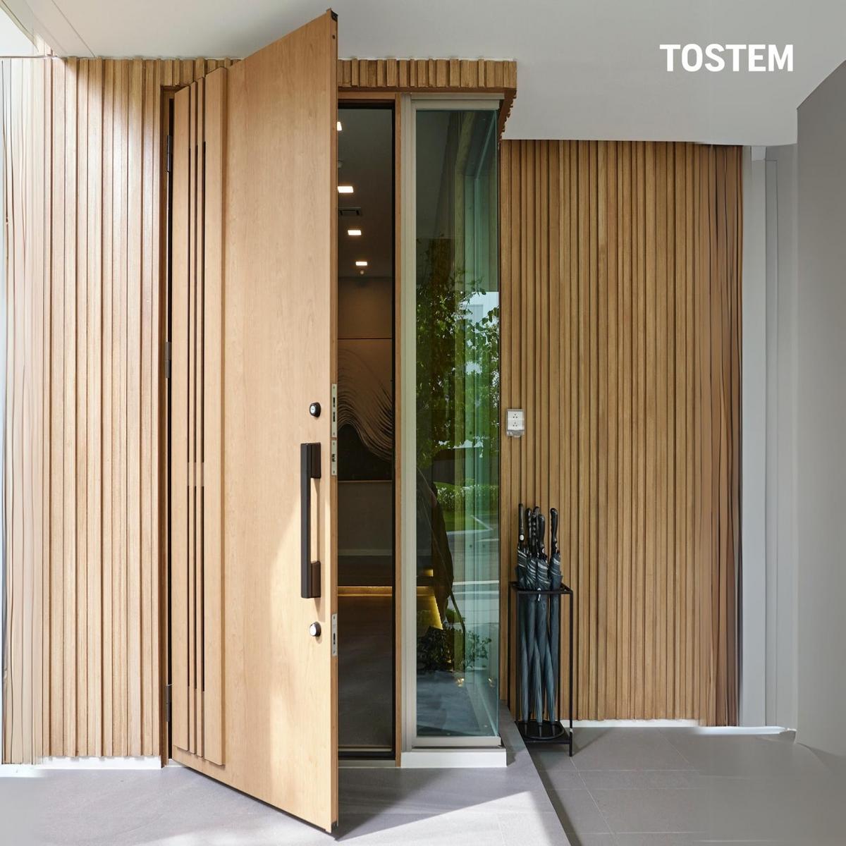 Cửa sau nhà bằng thép vân gỗ GIESTA