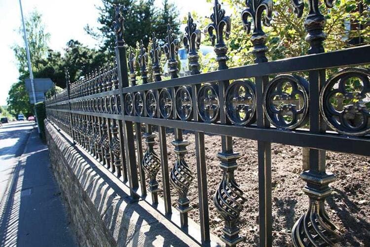 Hàng rào đẹp cao cấp, cực sang cho biệt thự cổ điển Pháp