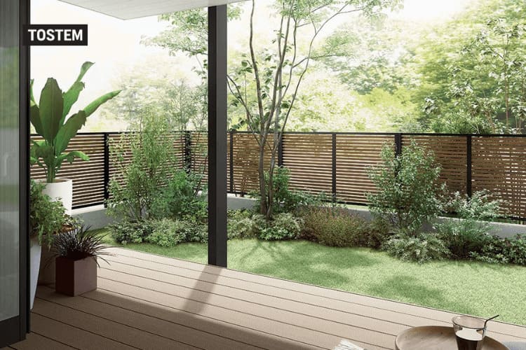 Hàng rào nhôm TOSTEM bảo vệ công trình và an ninh biệt thự vượt trội