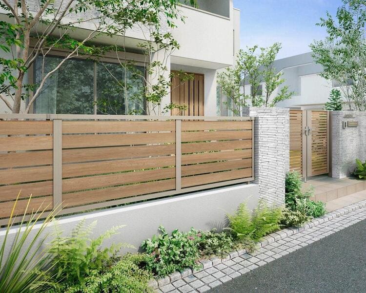 Mẫu hàng rào gỗ tự nhiên, gần gũi với thiên nhiên cho biệt thự phong cách Nhật