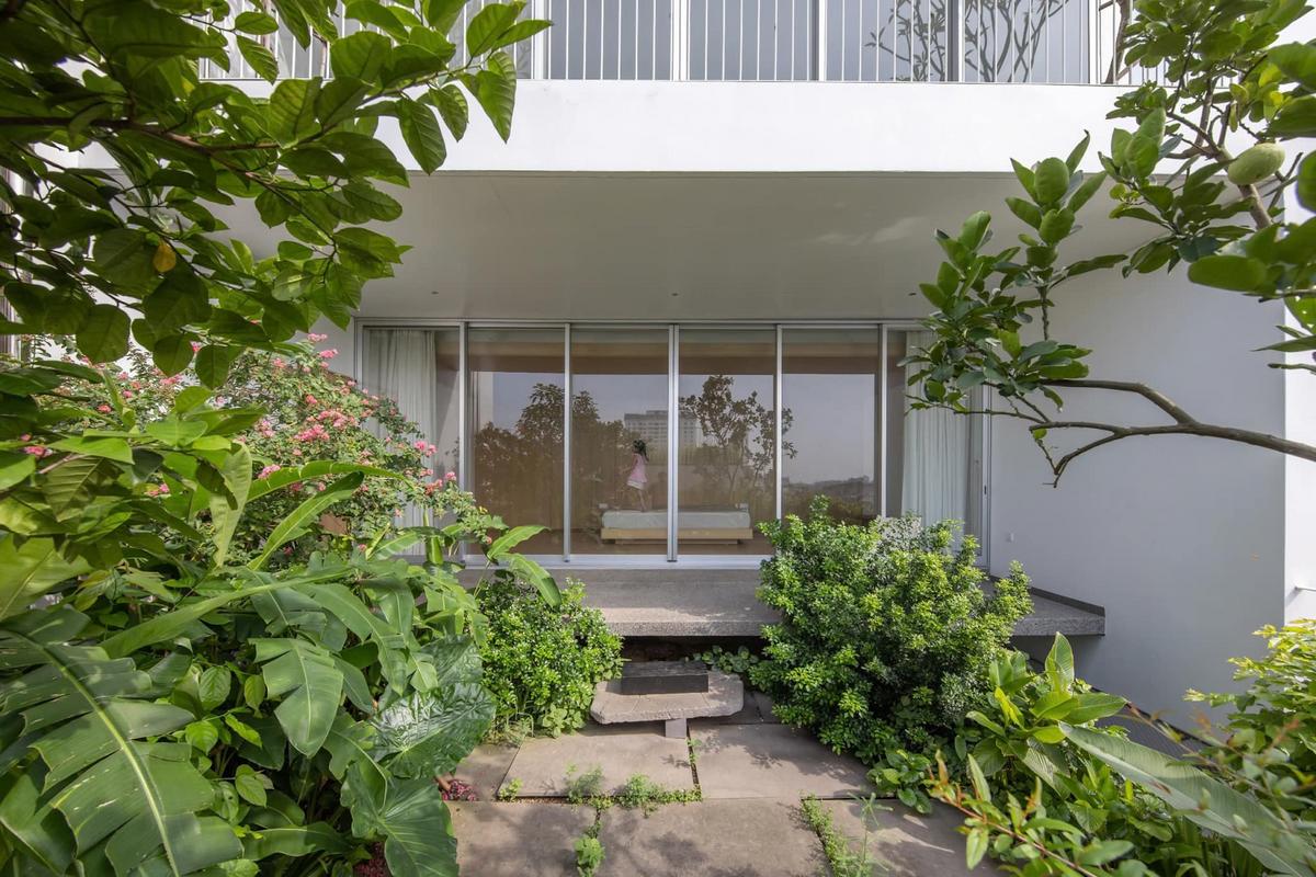 Hệ cửa nhôm kính TOSTEM cho khu vực sau nhà