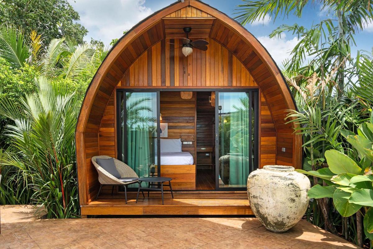 Homestay sân vườn bungalow có không gian xanh rợp bóng cây