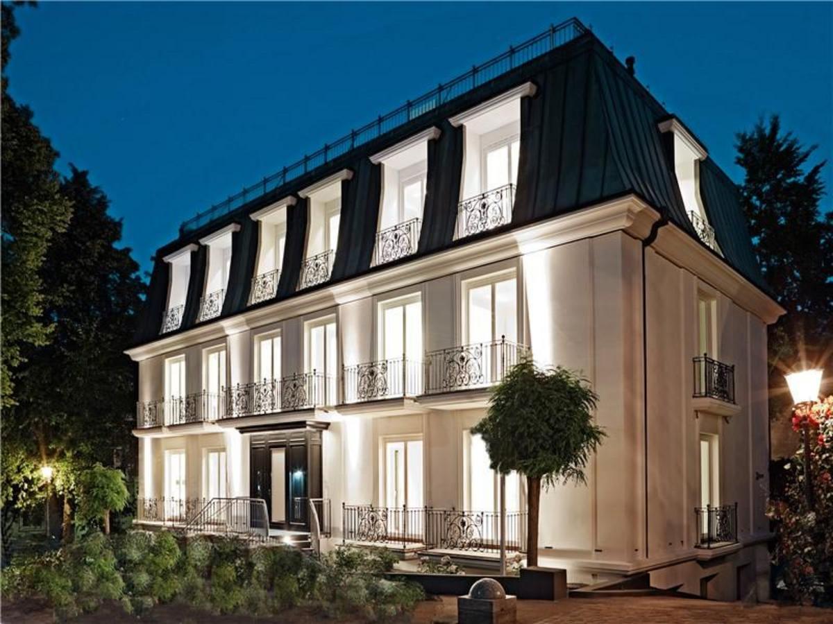 Mẫu biệt thự mái Mansard