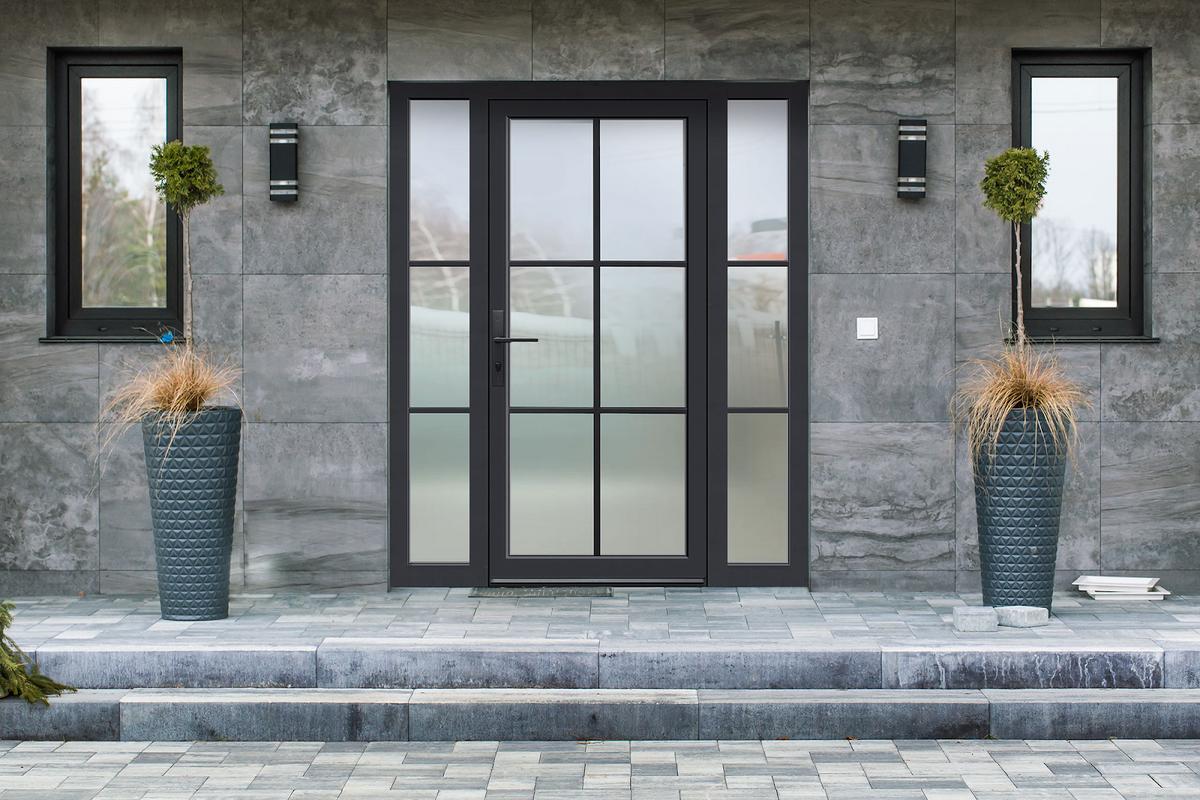 So sánh cửa nhôm và cửa nhựa composite bền lâu.