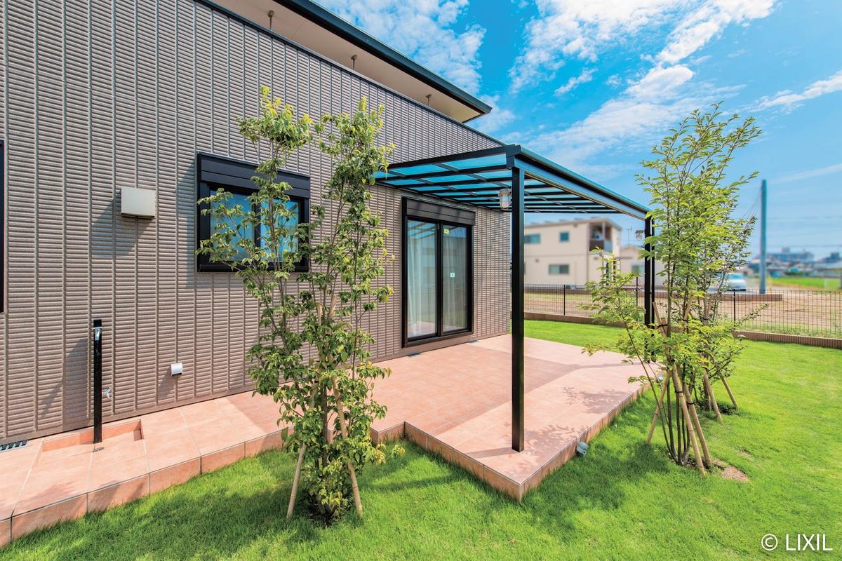 Cửa sau nhà thiết kế nhôm kính tối đa hóa ánh sáng và đảm bảo an ninh