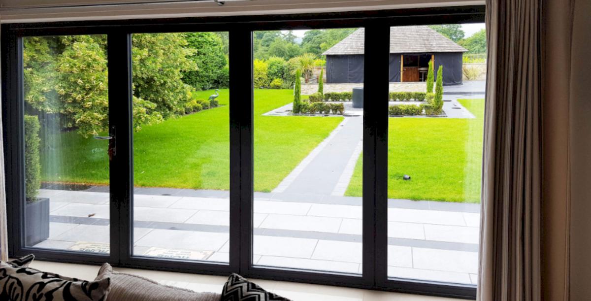 4-panel aluminum glass sliding door design for living room used in villa.